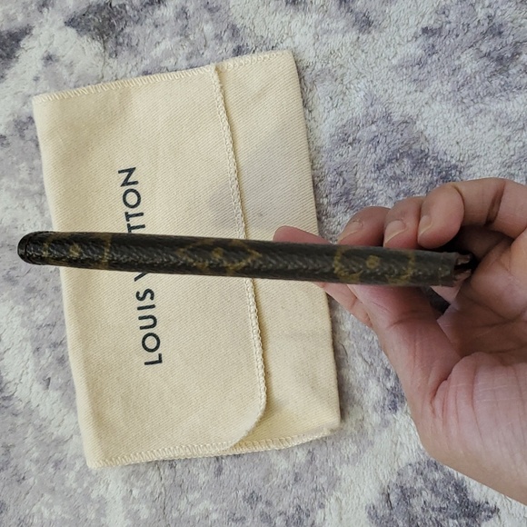 Authentic Louis Vuitton ID/Cardholder Preloved Monogram - Picture 5 of 15
